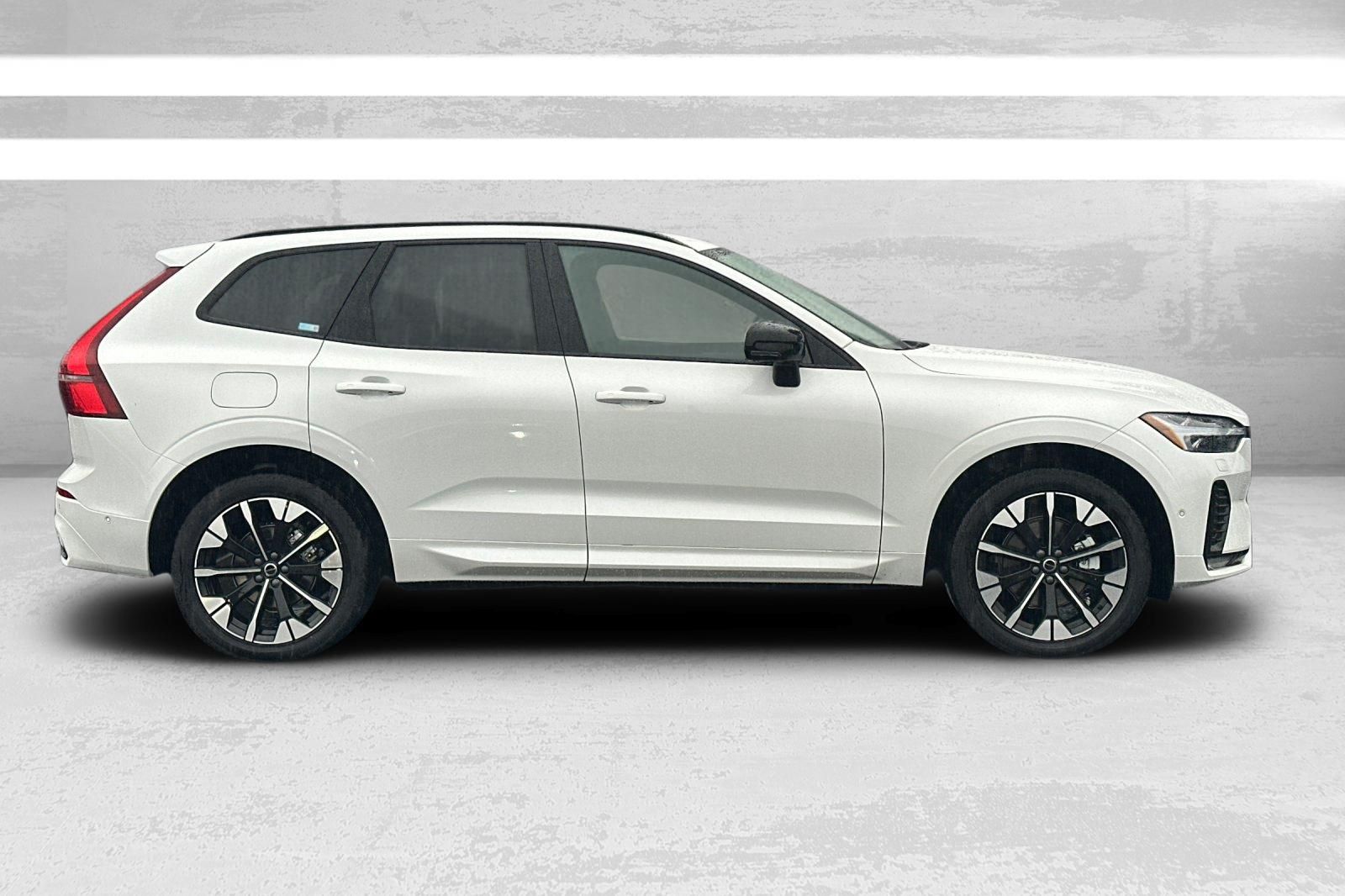 2026 Volvo XC60 Plus - Photo 2