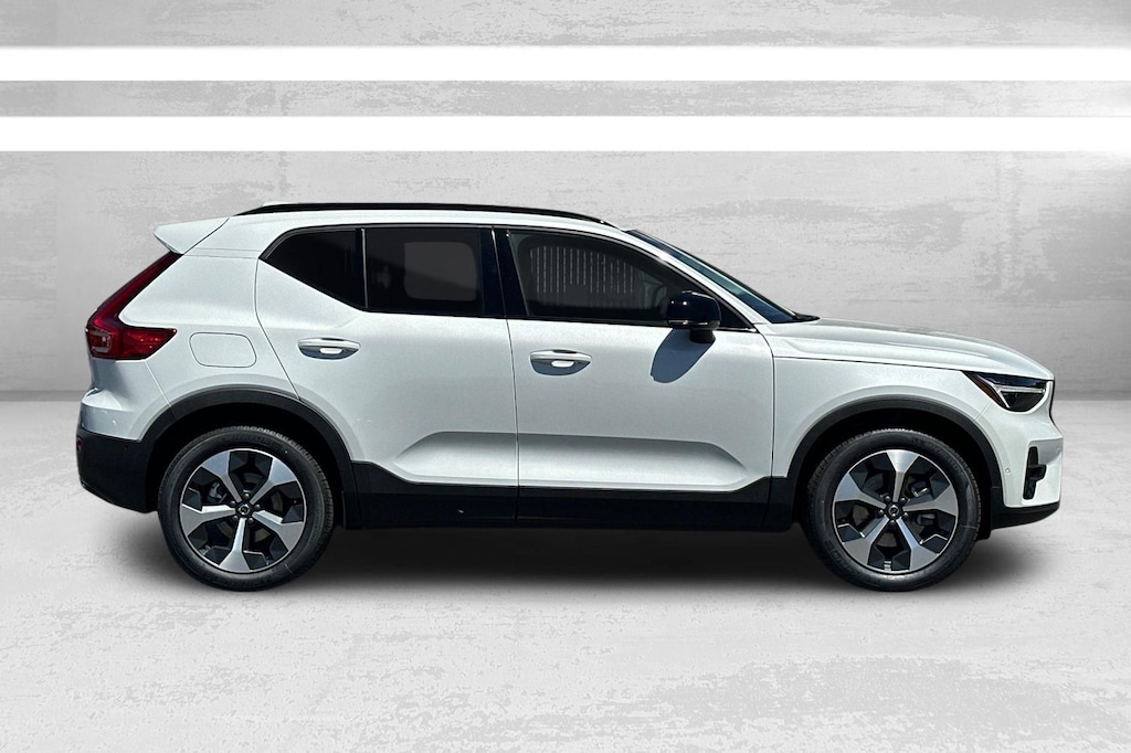 New 2026 Volvo XC40 B5 Plus SUV