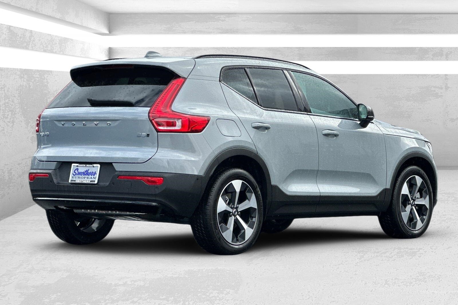 2026 Volvo XC40 Plus photo 2
