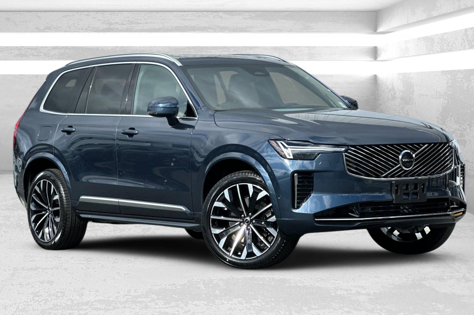 2026 Volvo XC90 B5 Plus Bright 4WD's photo