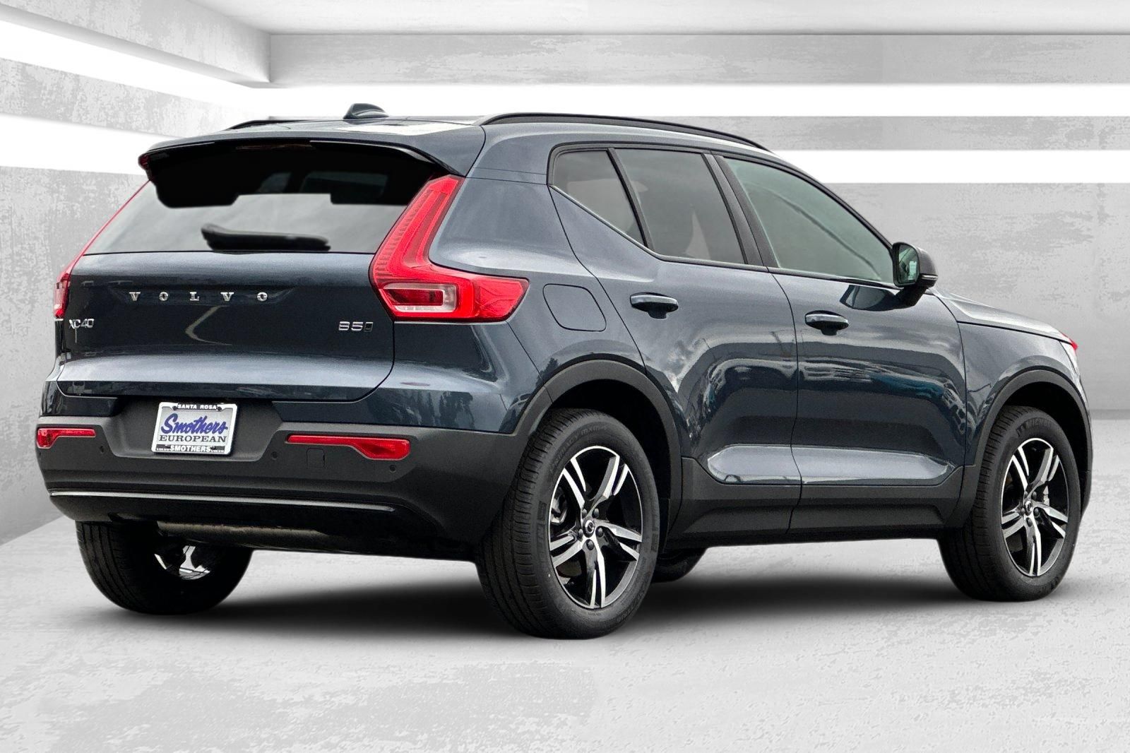 2026 Volvo XC40 Core - Photo 3