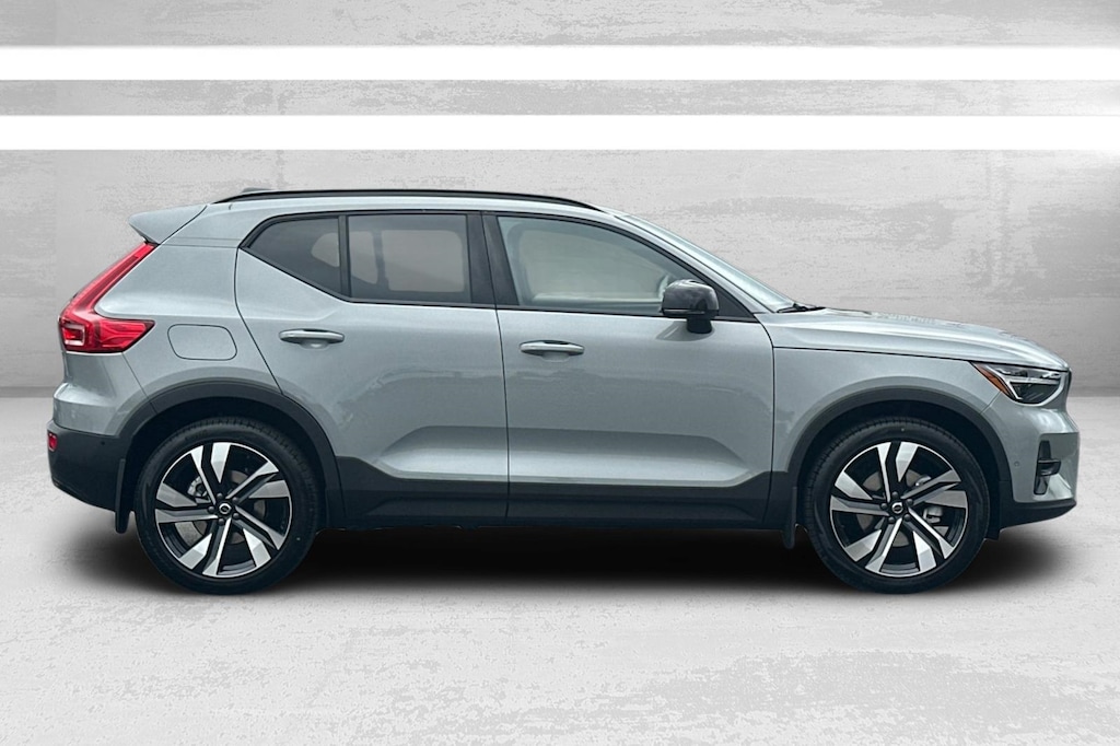 New 2026 Volvo XC40 B5 Ultra SUV