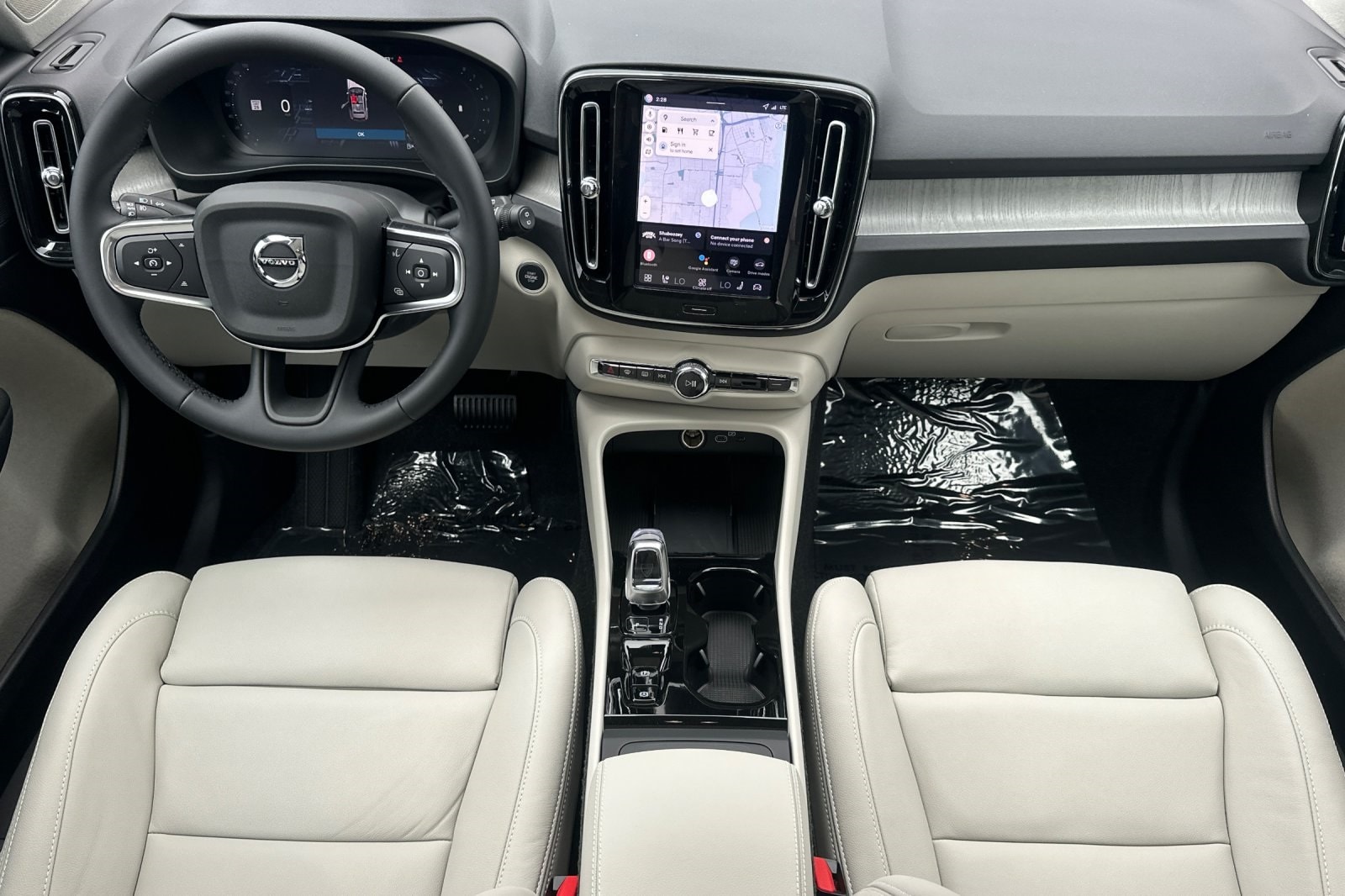 2026 Volvo XC40 Plus - Photo 13