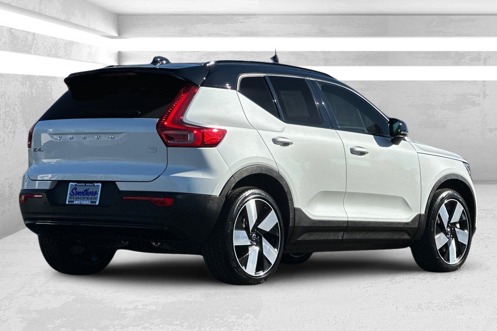 2023 Volvo XC40 Recharge Ultimate photo 2