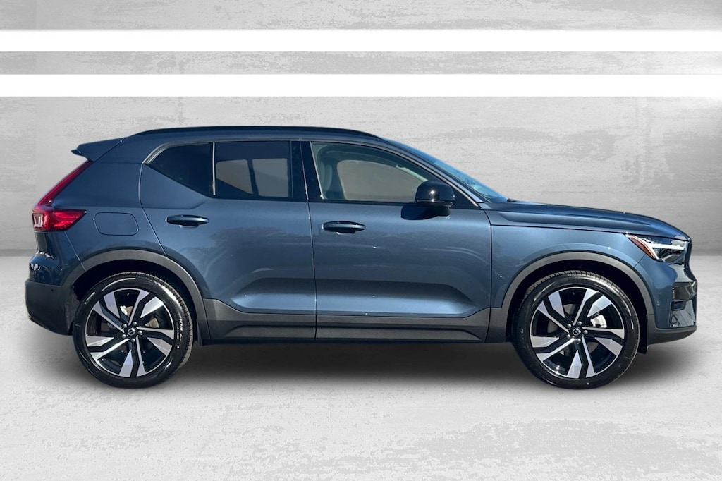 New 2026 Volvo XC40 B5 Ultra SUV