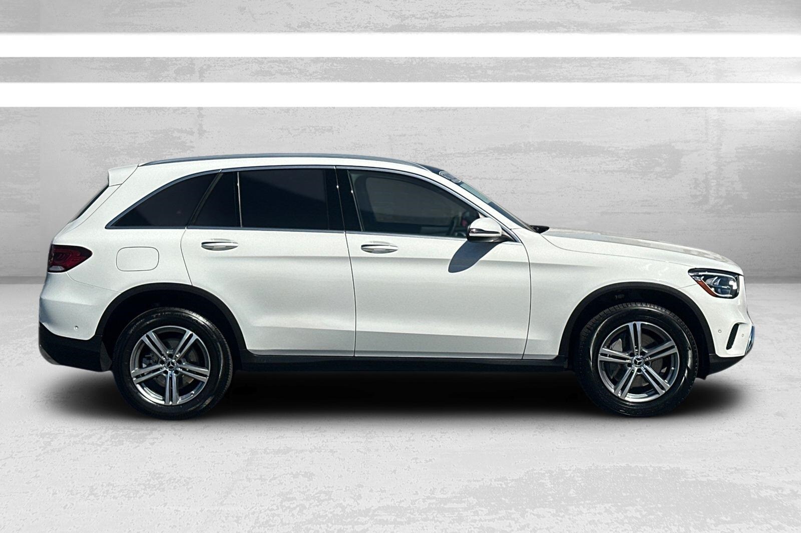 2022 Mercedes Benz GLC 300 photo 2