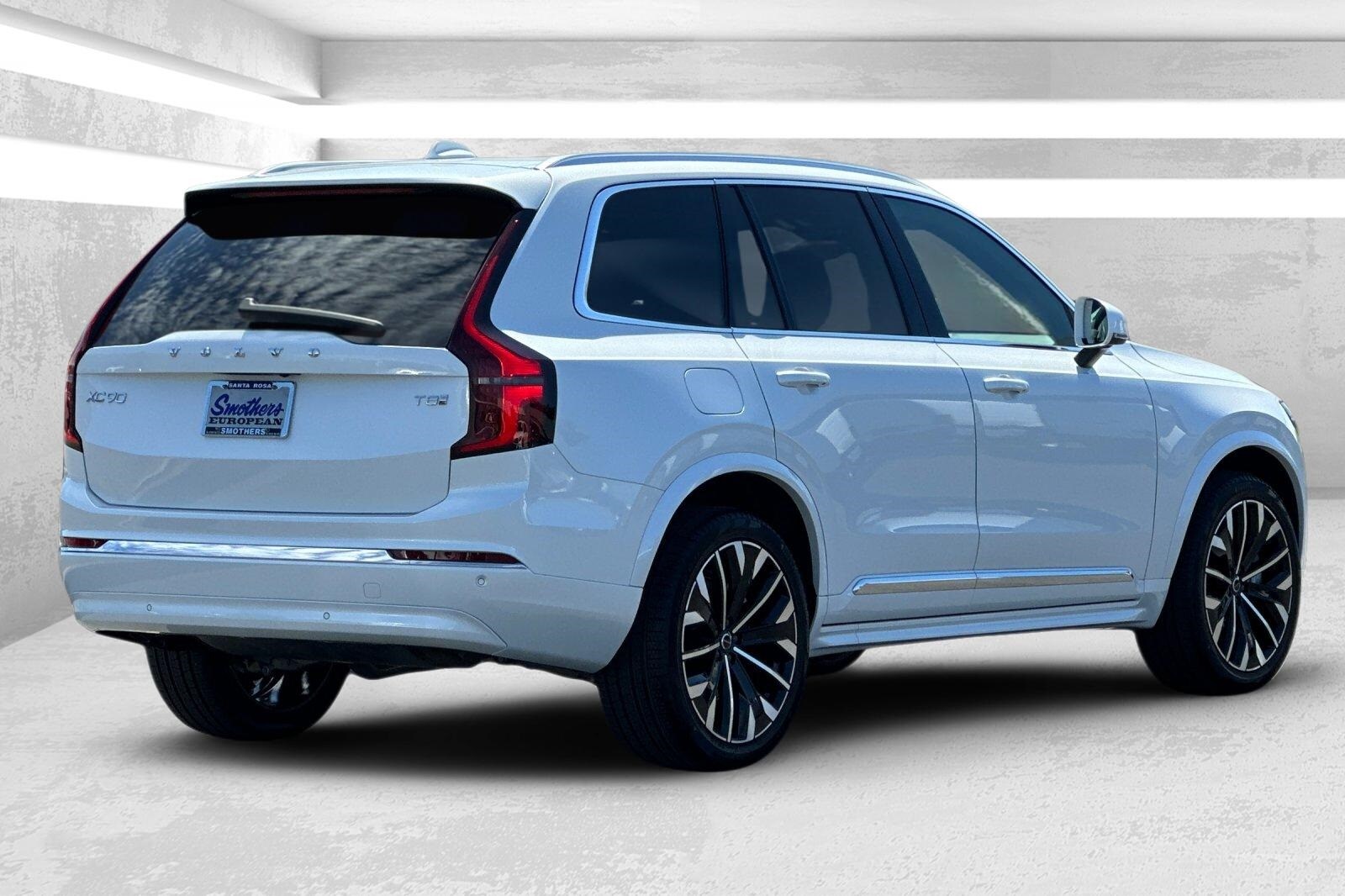 2025 Volvo XC90 T8 Core photo 3