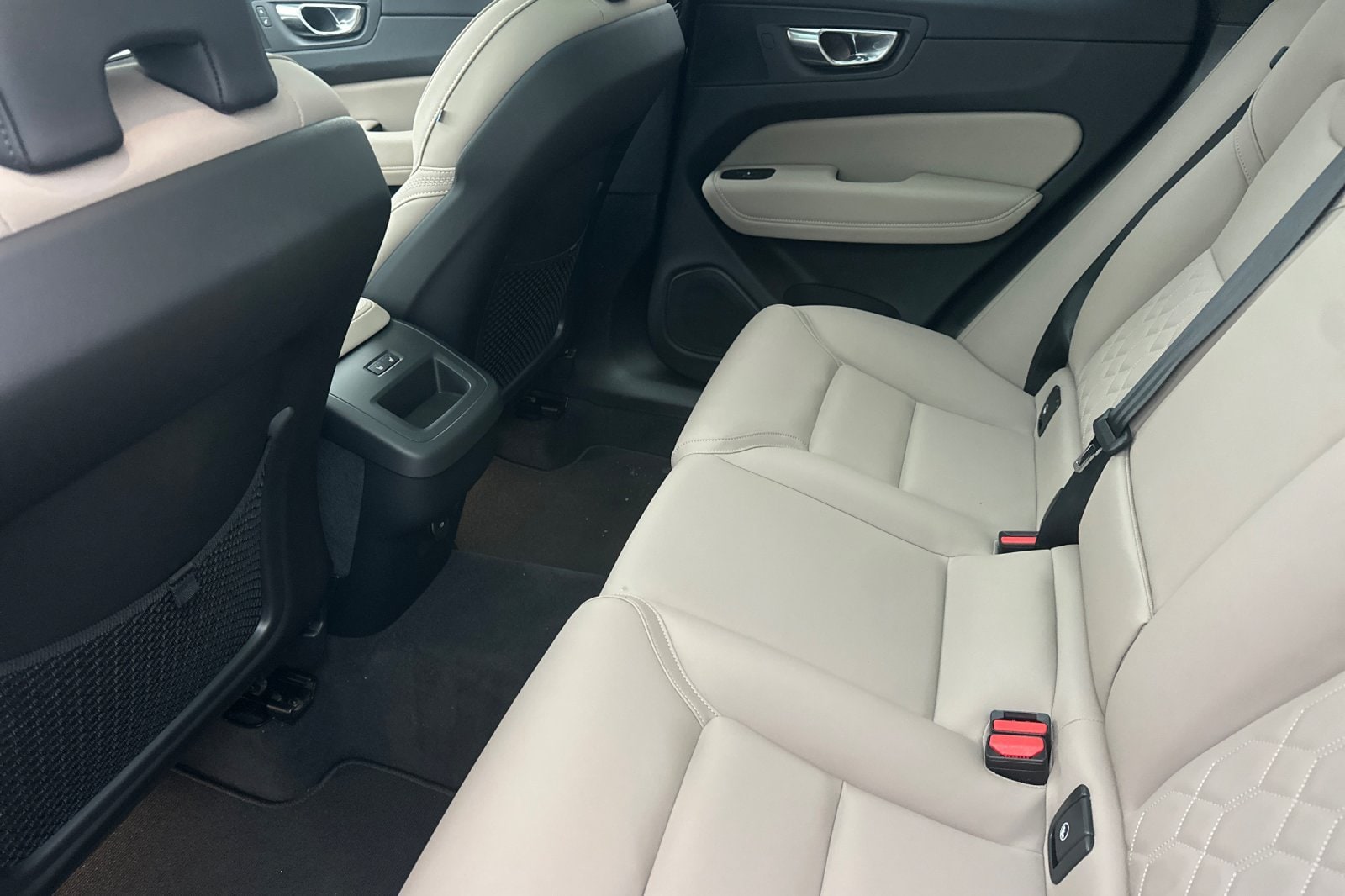 2026 Volvo XC60 Plus - Photo 11