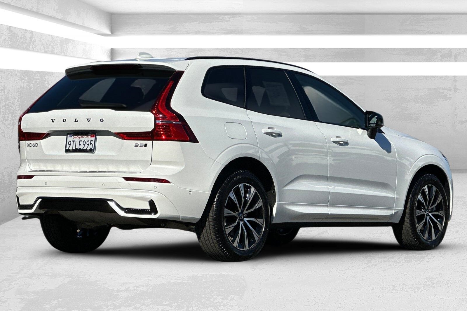 2025 Volvo XC60 B5 Plus photo 3