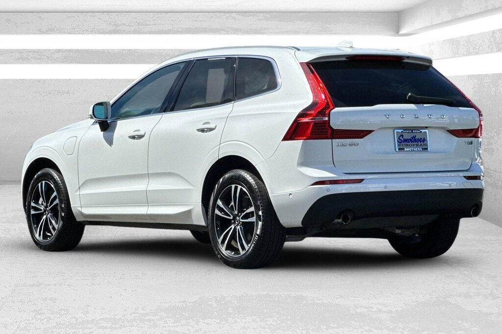 Used 2018 Volvo XC60 Hybrid T8 Momentum SUV