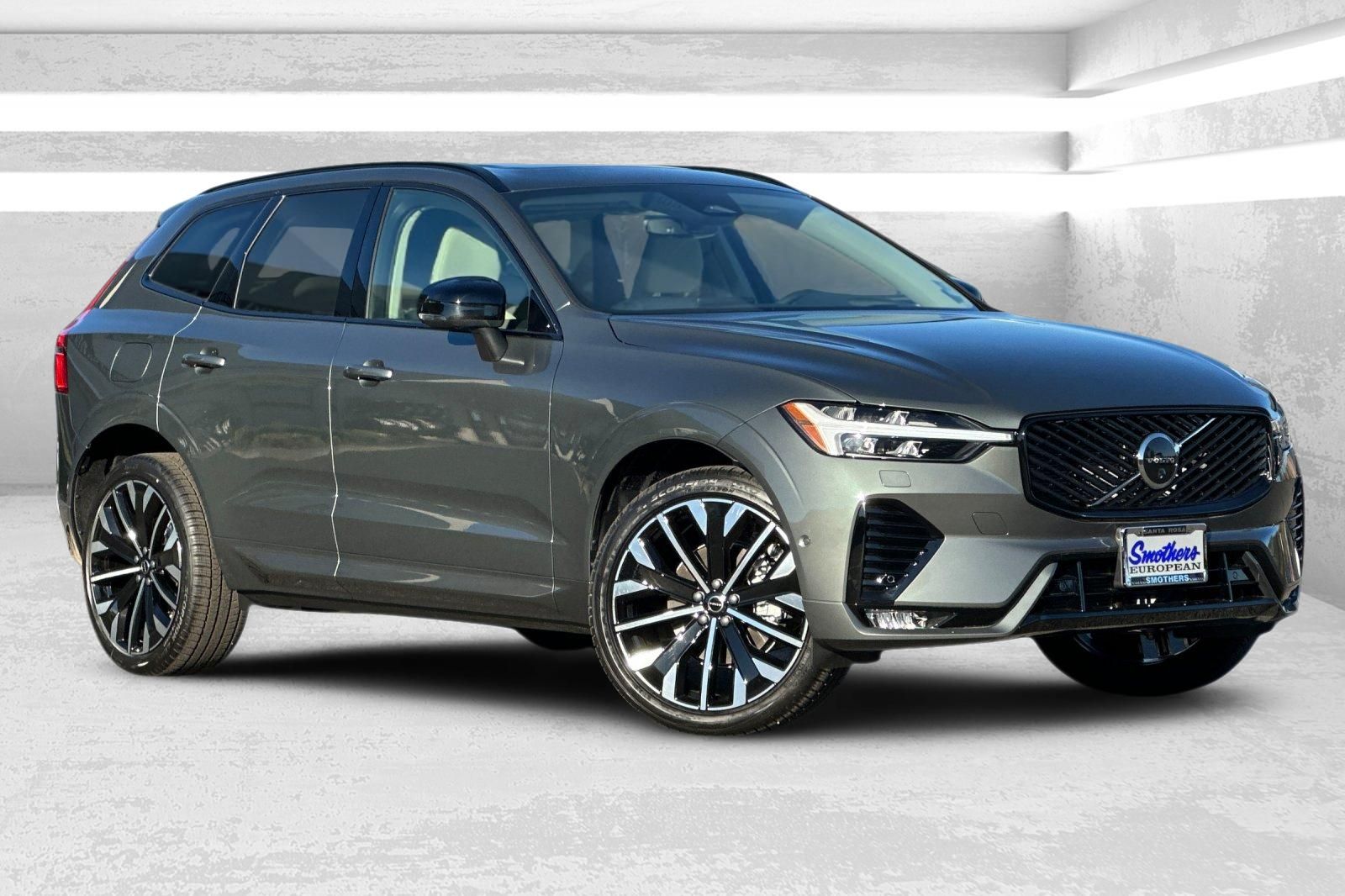 2026 Volvo XC60 B5 Ultra Dark AWD's photo