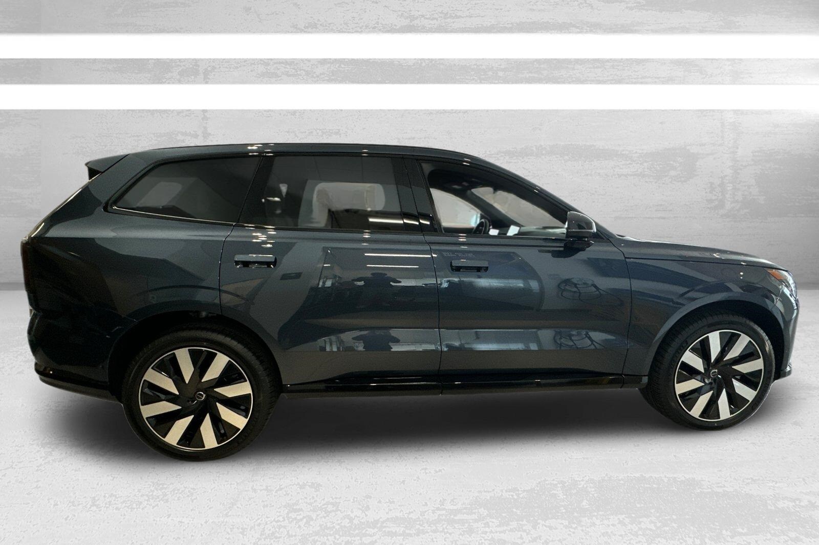 2025 Volvo EX90 Twin Motor Performance Plus photo 3