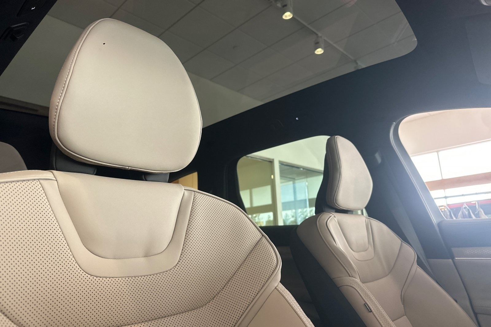 2025 Volvo EX90 Plus - Photo 14