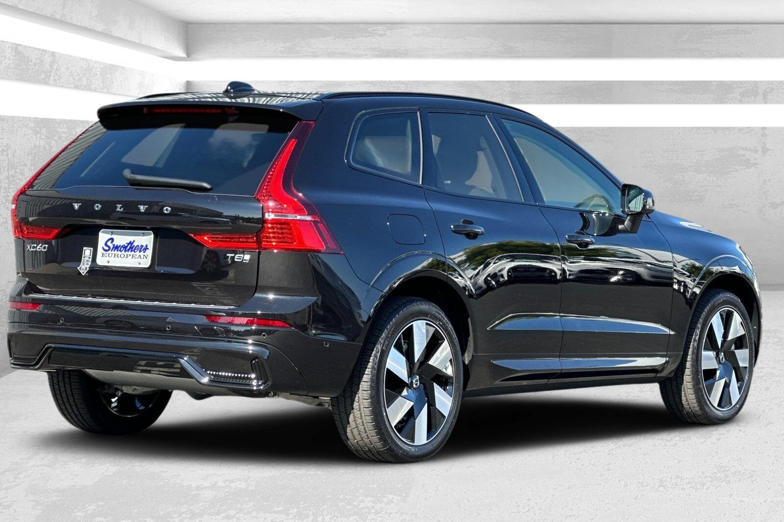 2025 Volvo XC60 Hybrid T8 Plus photo 4