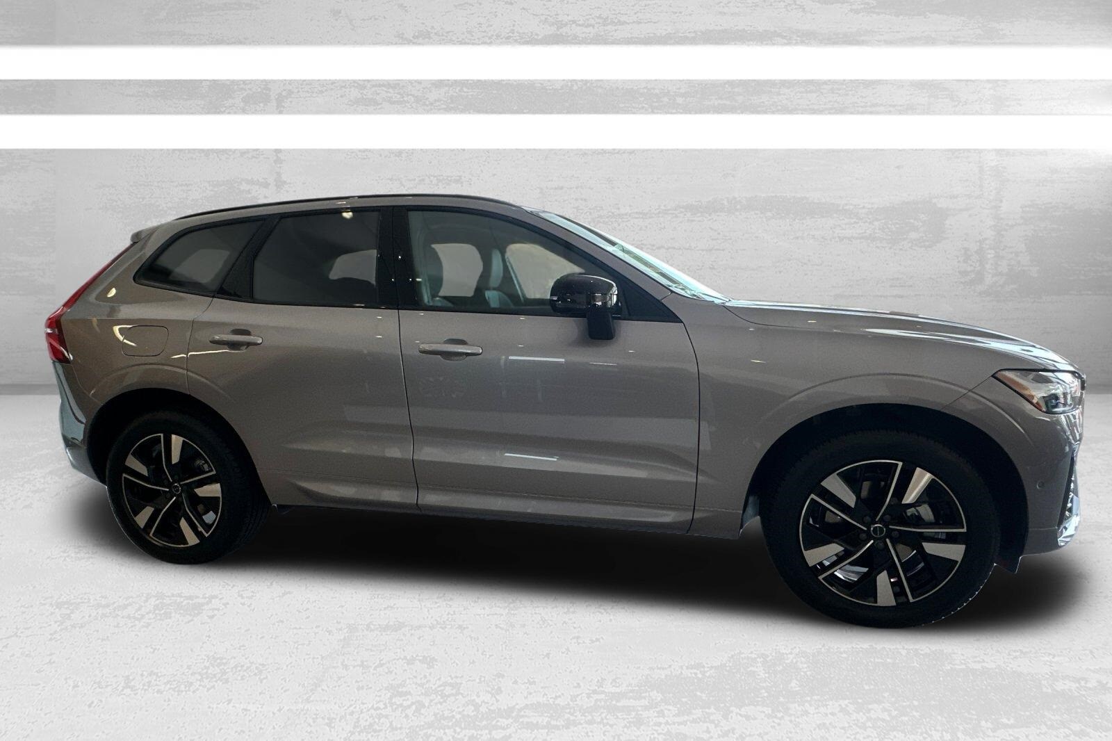 2026 Volvo XC60 B5 Plus photo 2
