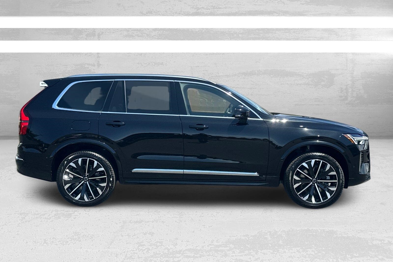 2025 Volvo XC90 T8 Plus photo 2