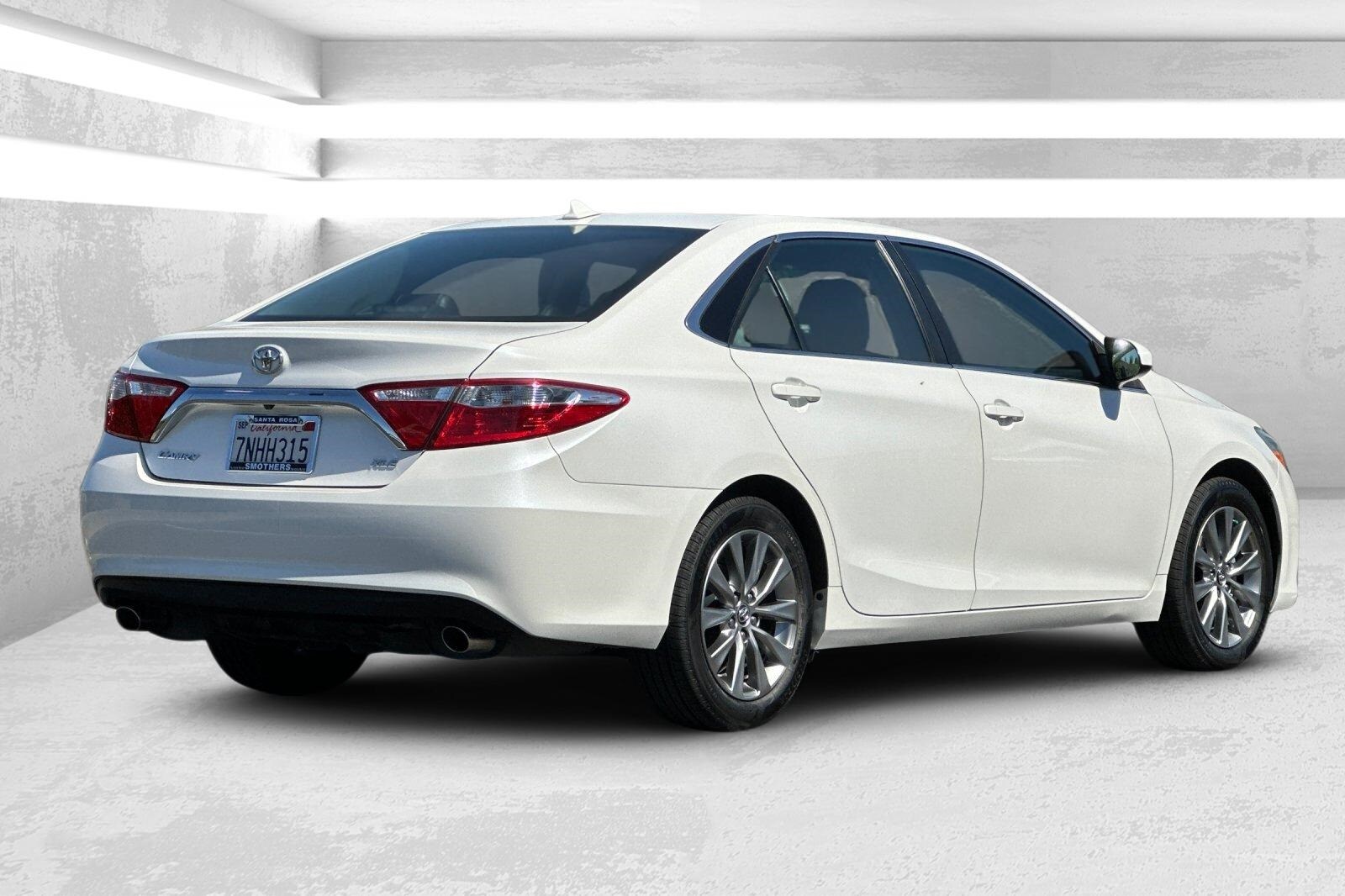 2015 Toyota Camry XSE V6 photo 3