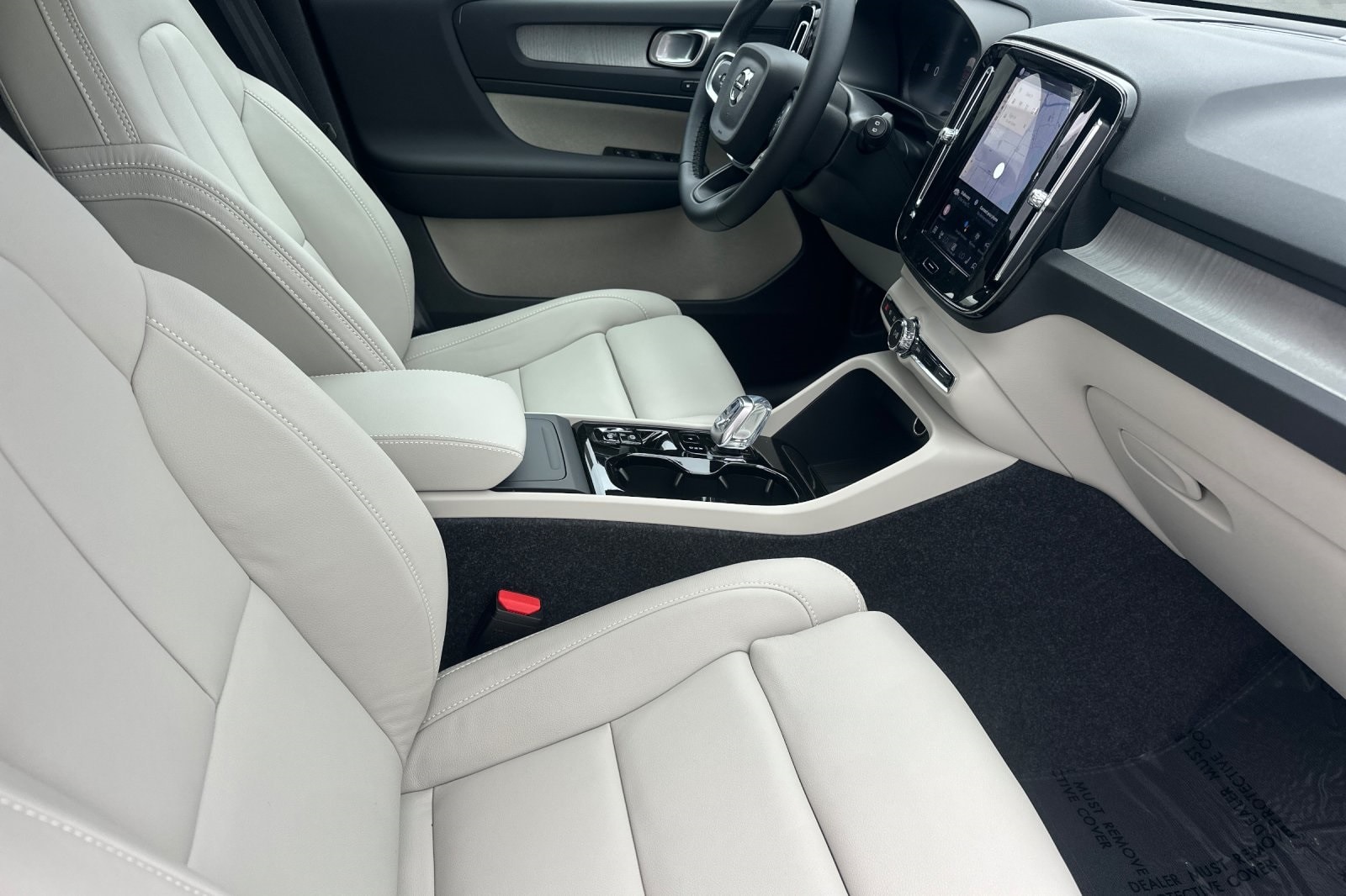 2026 Volvo XC40 Plus - Photo 16