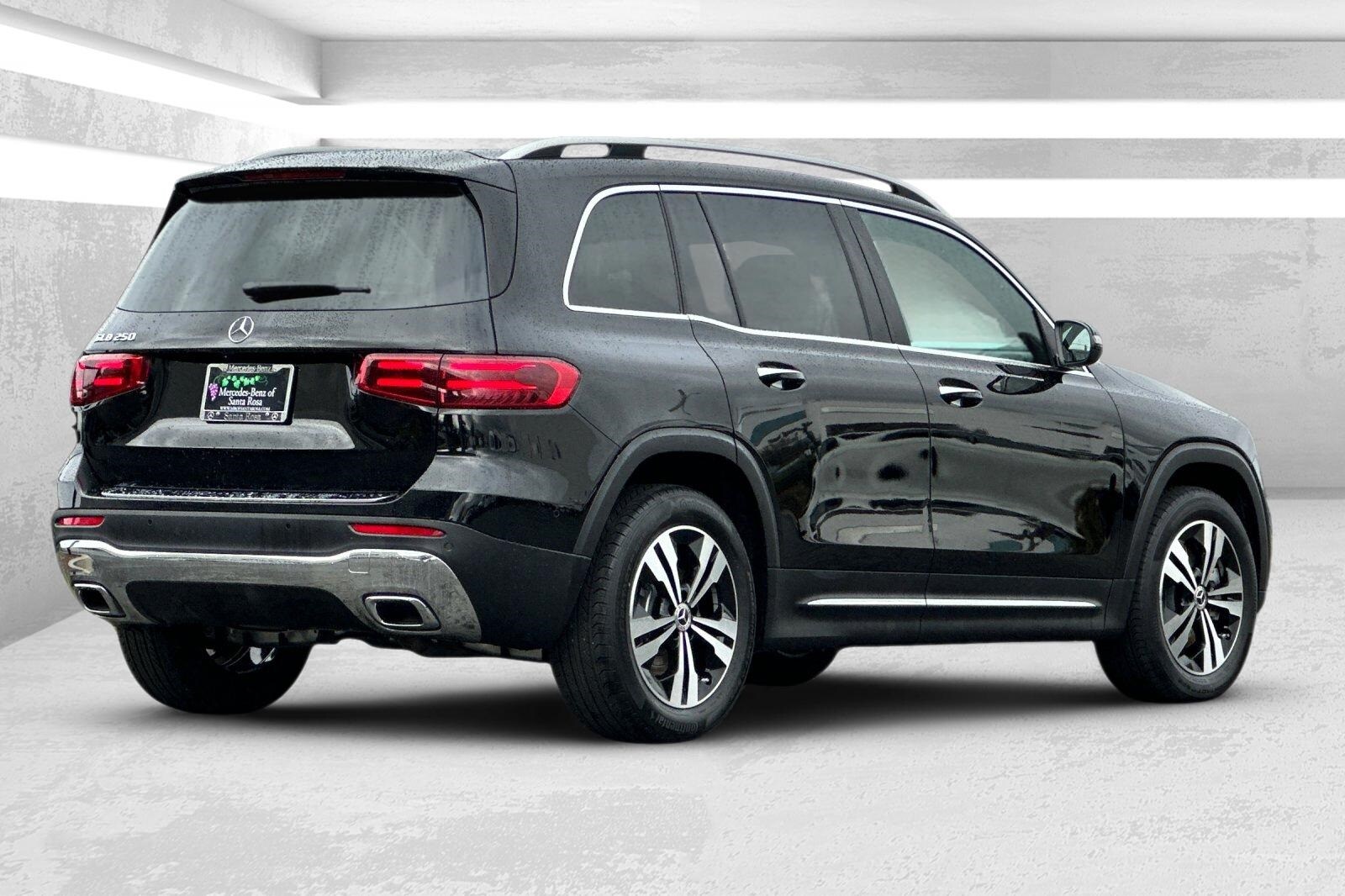 2025 Mercedes Benz GLB 250 photo 3