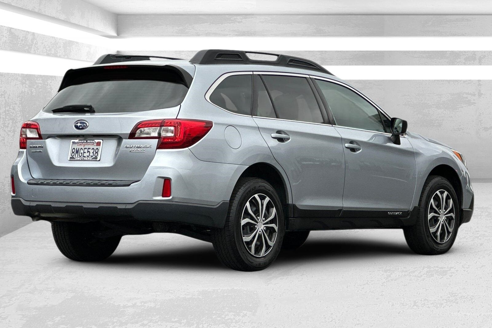 2016 Subaru Outback 2.5i photo 2
