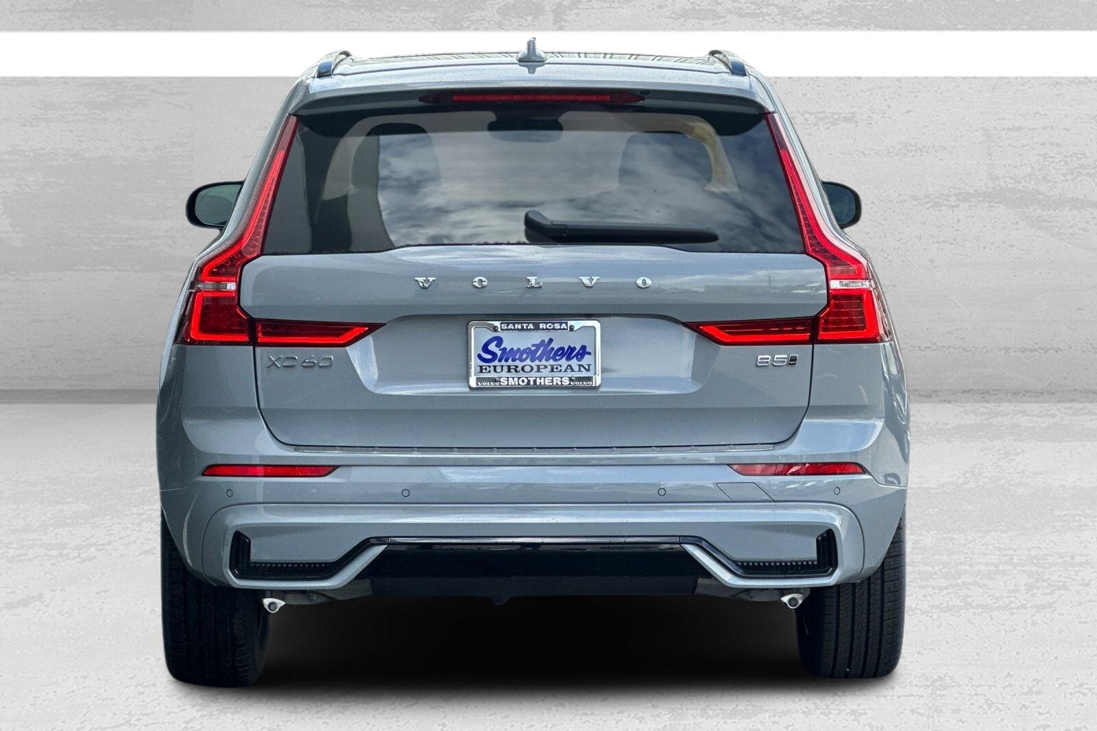 2025 Volvo XC60 B5 Core photo 3