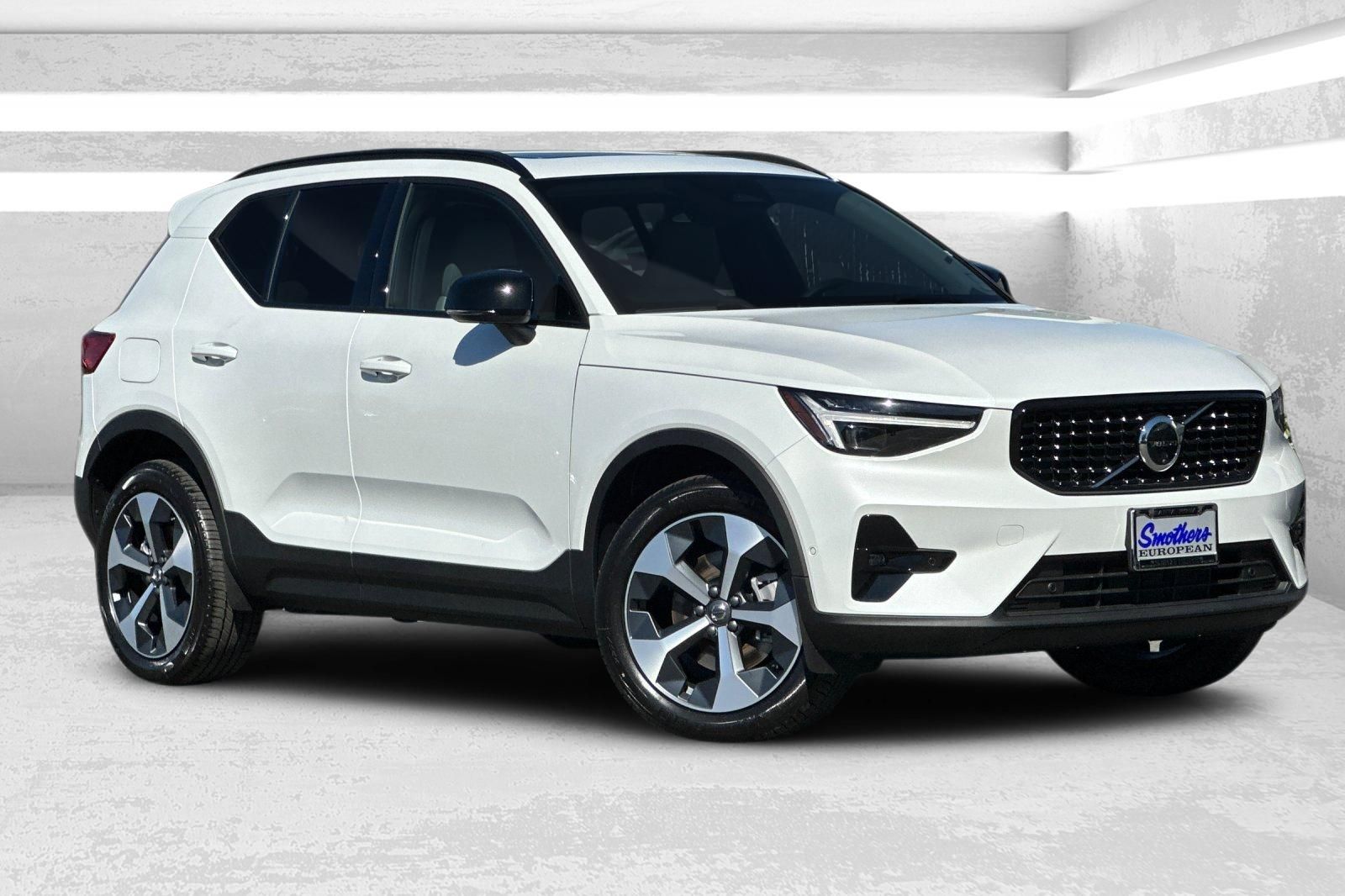 2026 Volvo XC40 B5 Plus Dark AWD's photo