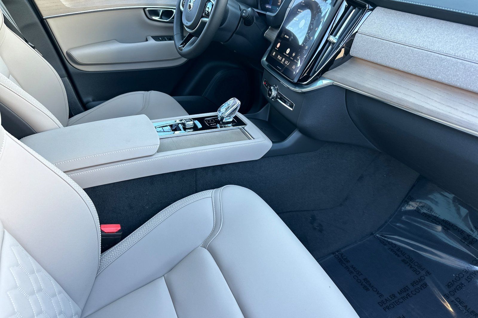 2026 Volvo XC90 Plus - Photo 16