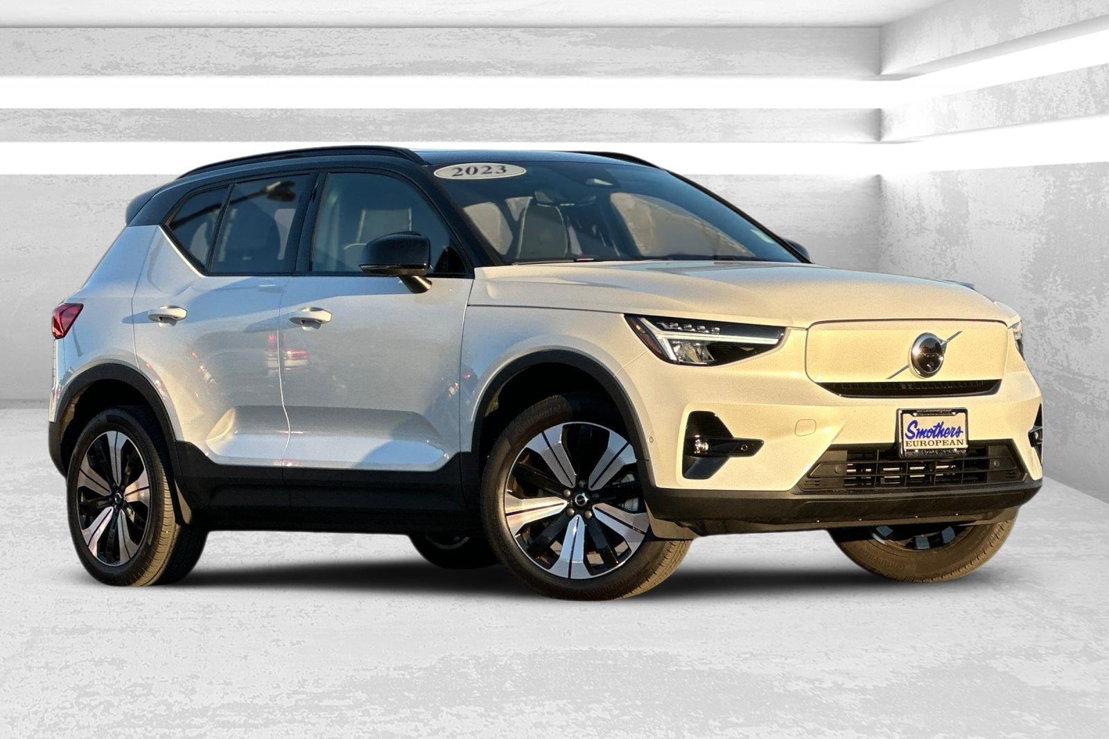 2023 Volvo XC40 Plus's photo