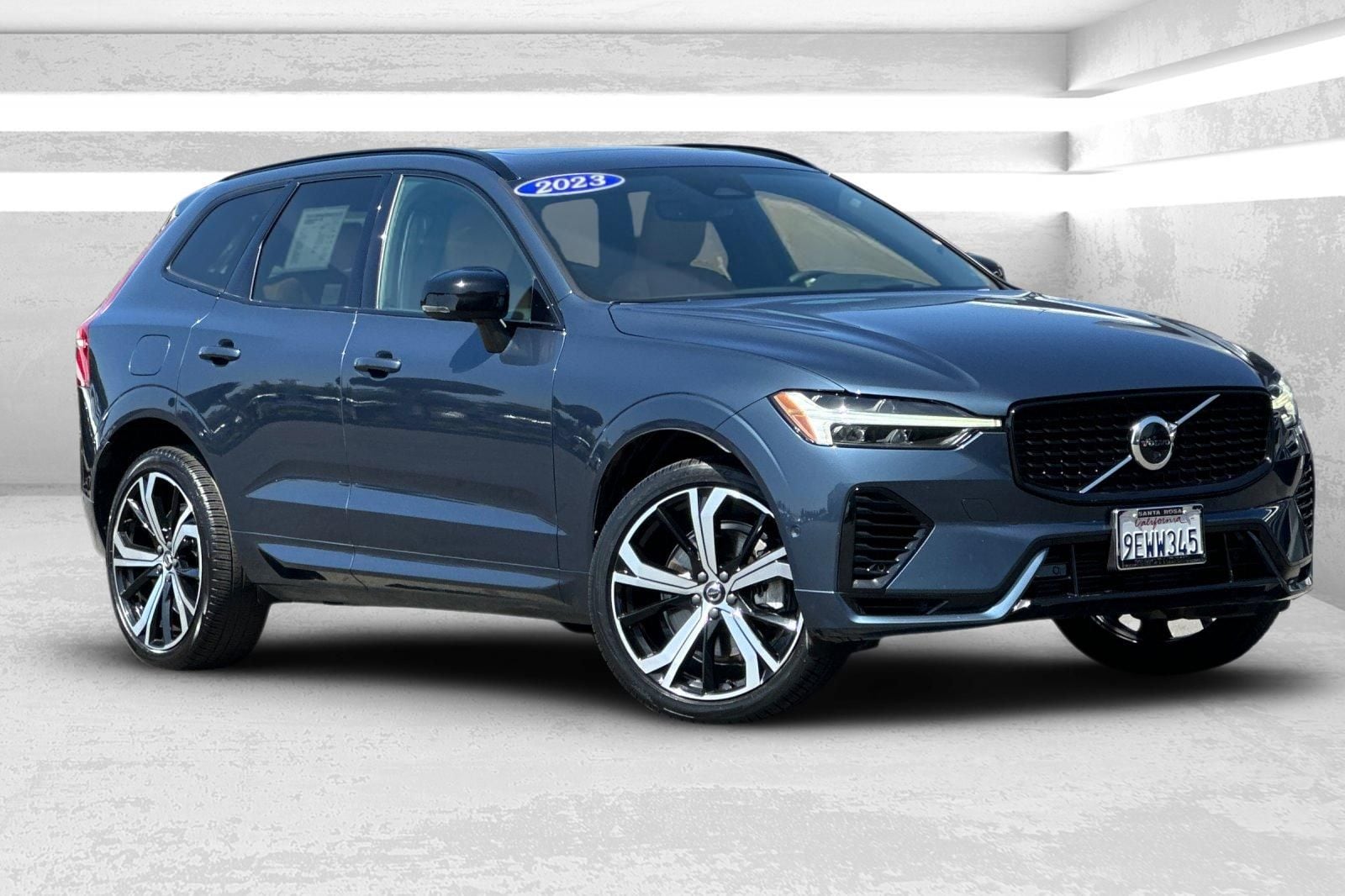 2023 Volvo XC60 T8 Ultimate Dark Theme AWD's photo