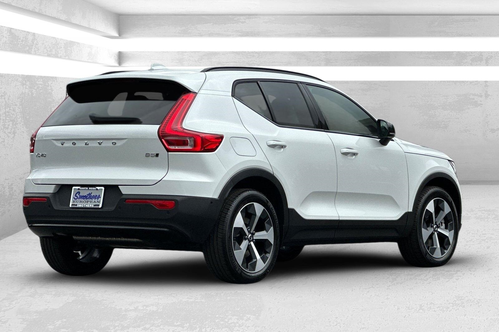 2026 Volvo XC40 Plus photo 3
