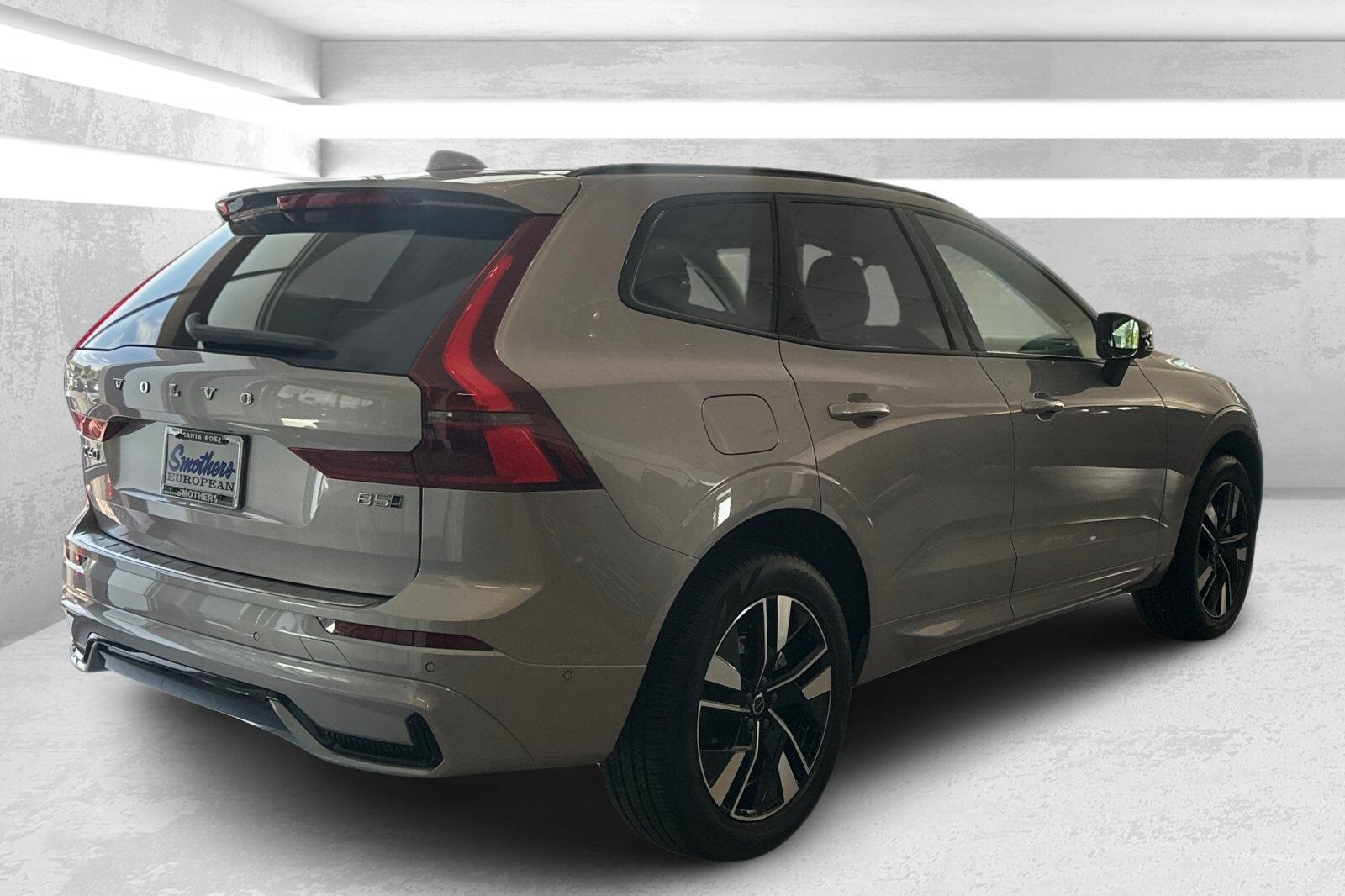 2026 Volvo XC60 B5 Plus photo 3