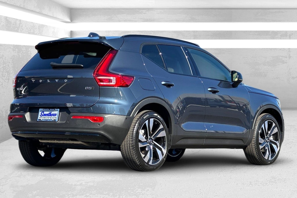 New 2026 Volvo XC40 B5 Ultra SUV