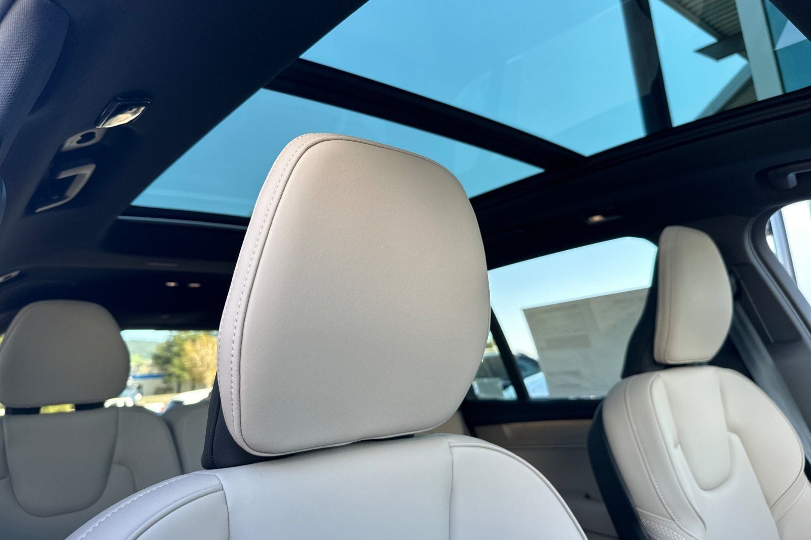 2026 Volvo XC90 Plus - Photo 17