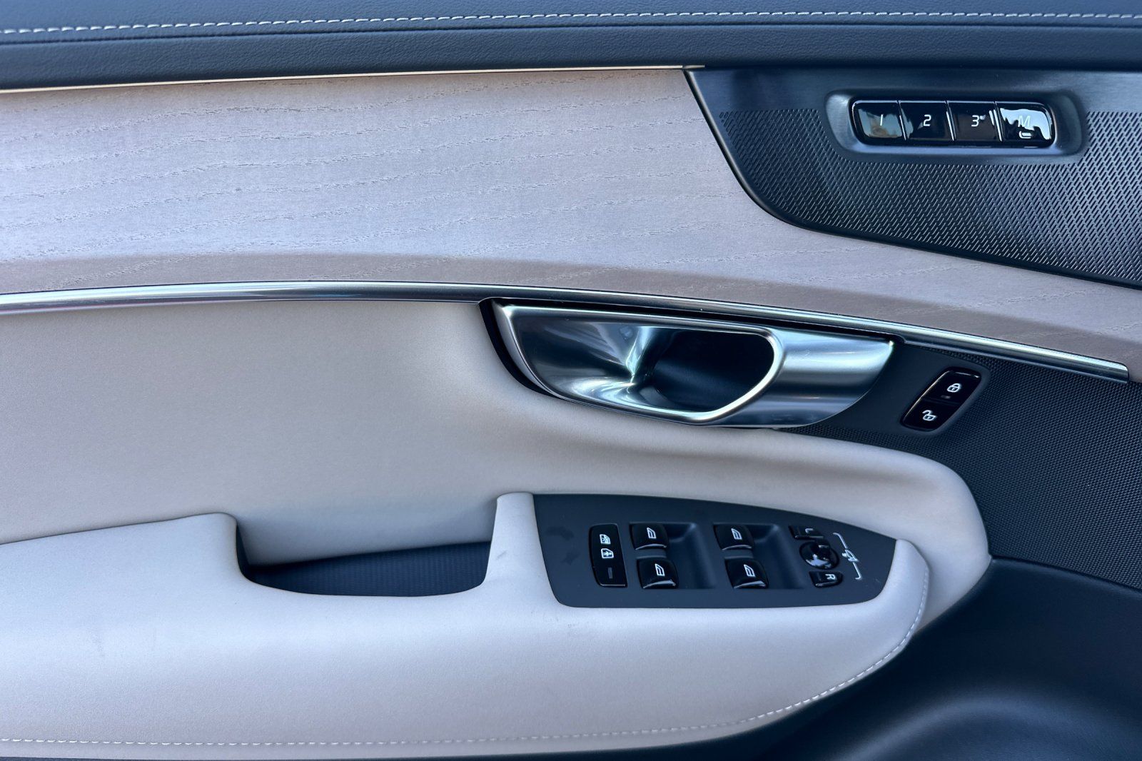 2026 Volvo XC90 Plus - Photo 10
