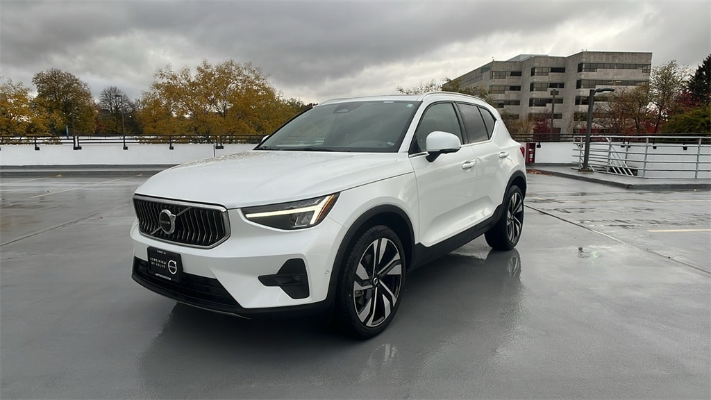 2025 Volvo XC40 Plus's photo