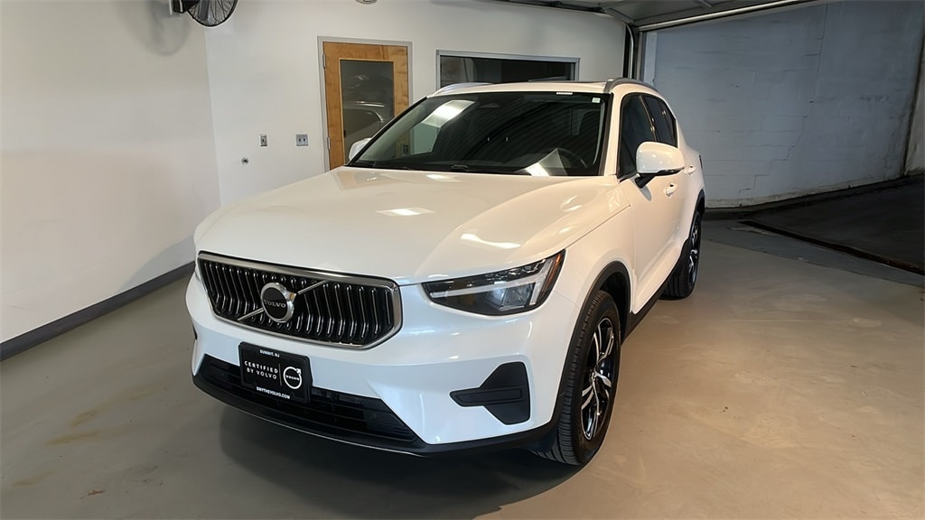 Certified 2025 Volvo XC40 B5 Core SUV