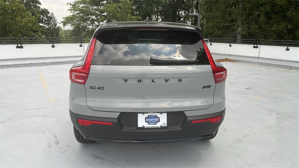 2026 Volvo XC40 photo 3