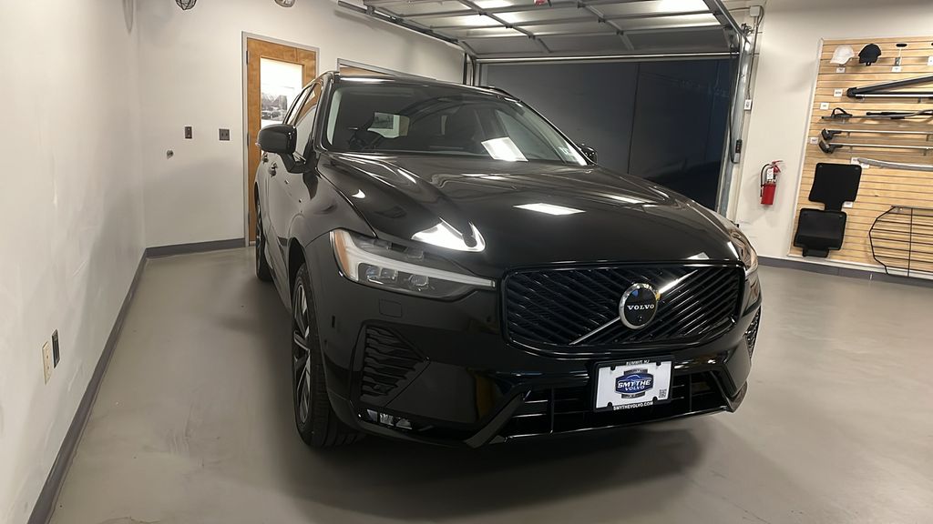 2026 Volvo XC60 Plus - Photo 9
