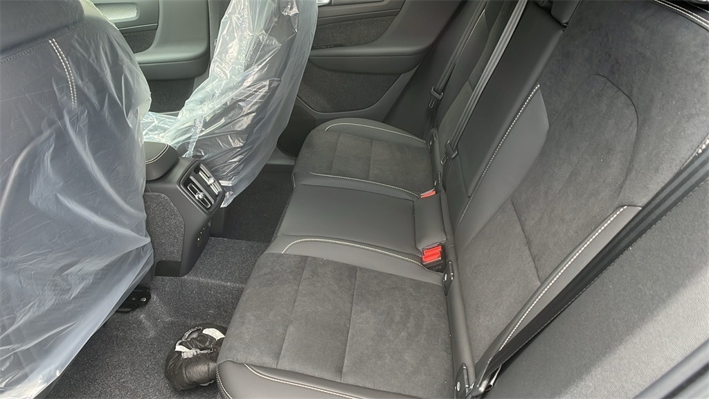 2026 Volvo XC40 Ultra Black Edition - Photo 10