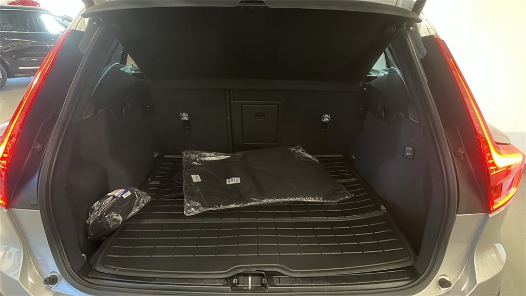 Certified 2023 Volvo XC40 B5 Plus Dark Theme SUV