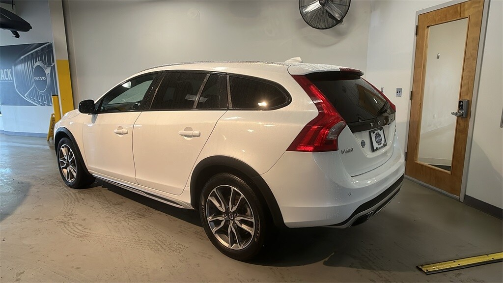 2018 Volvo V60 Cross Country T5 photo 2
