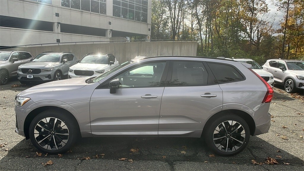 2026 Volvo XC60 B5 Plus photo 2
