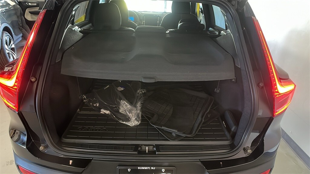2023 Volvo XC40 Recharge Ultimate photo 3