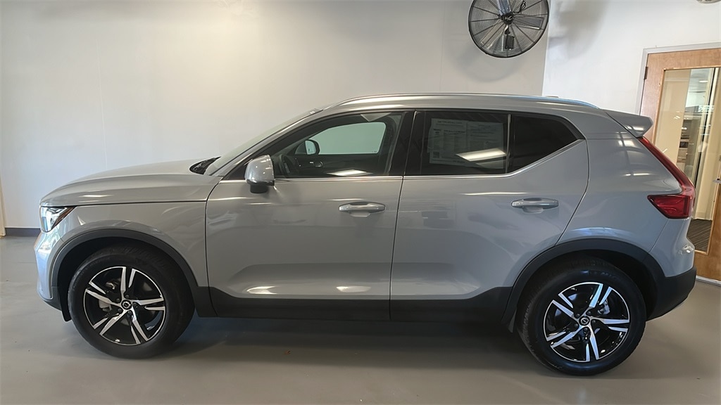 Certified 2025 Volvo XC40 B5 Core SUV
