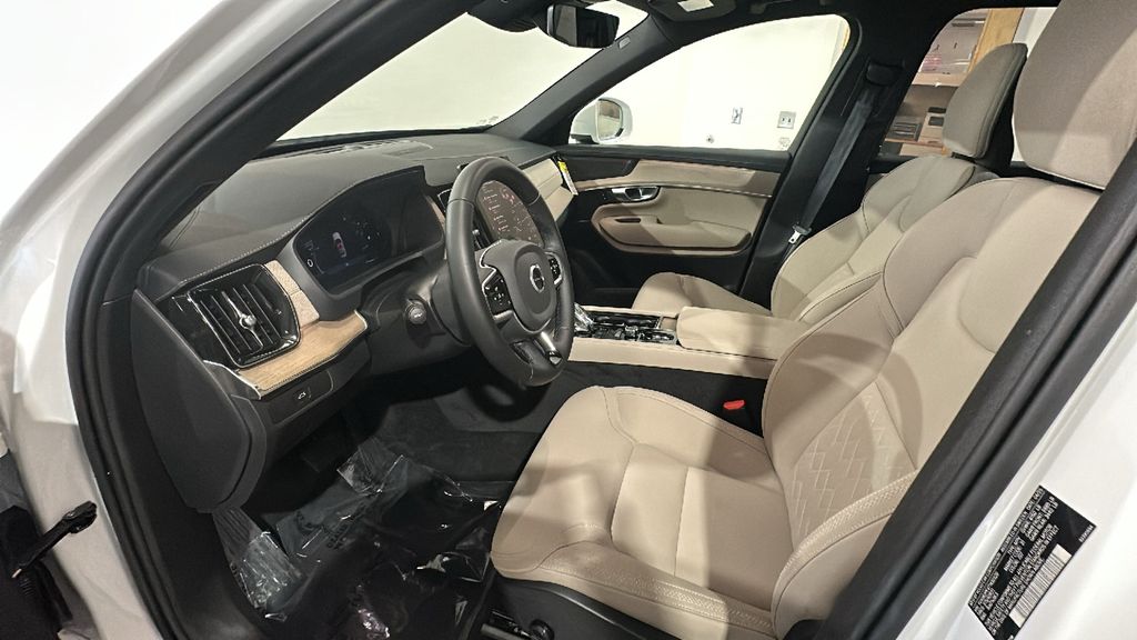 2026 Volvo XC90 Plus - Photo 15