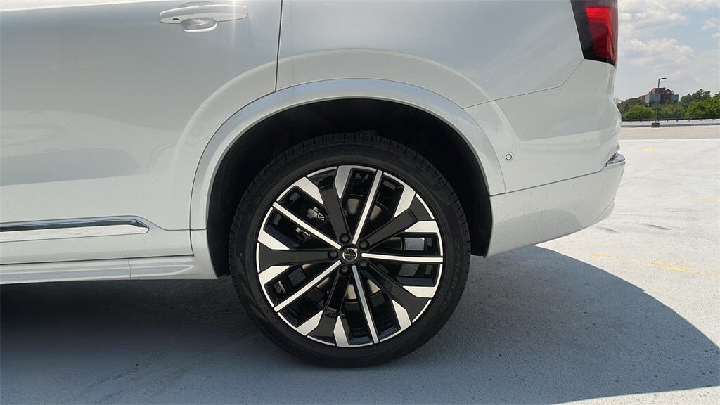 2026 Volvo XC90 Plus photo 2