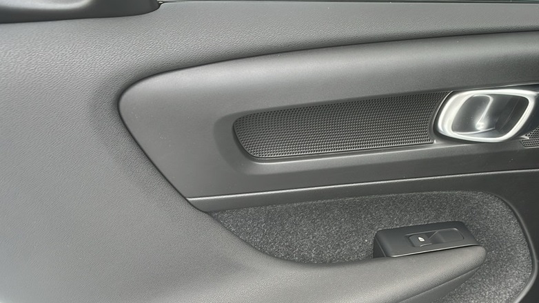 2026 Volvo XC40 Ultra Black Edition - Photo 9