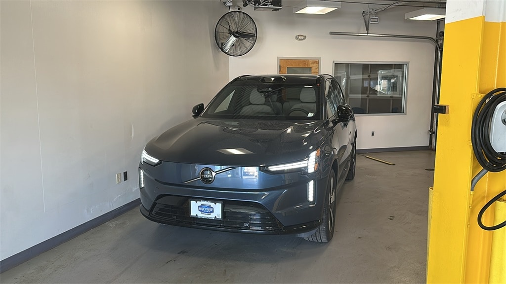 2025 Volvo EX90 Plus's photo