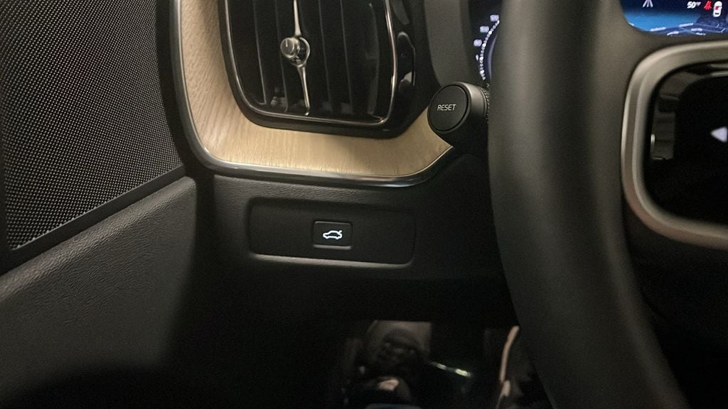 2026 Volvo XC60 Plus - Photo 23