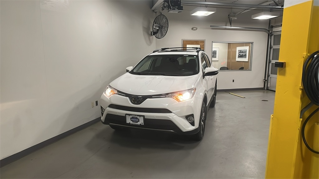 2017 Toyota RAV4 XLE's photo